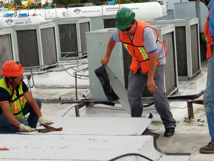 Mantenimiento especializado de cubierta e instalaciones